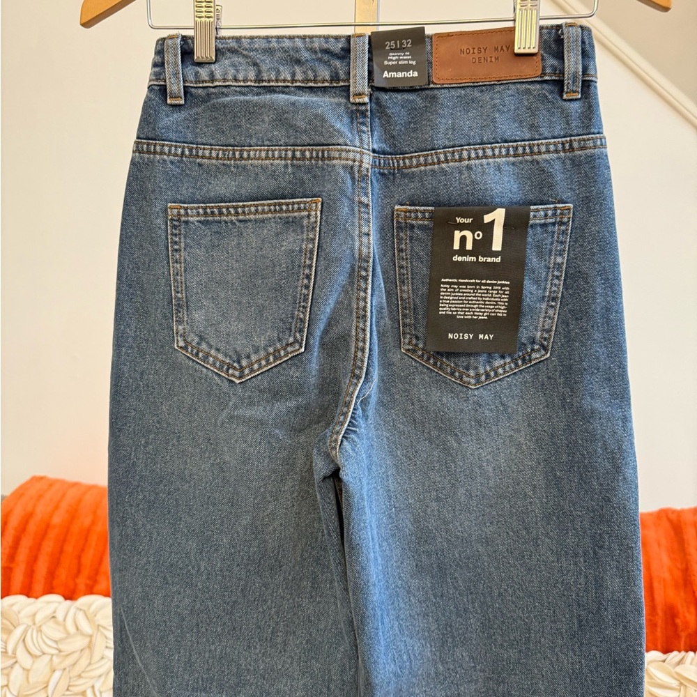 ❣️🆕Noisy May Amanda high waisted jeans in medium blue❣️ - Picture 8 of 12
